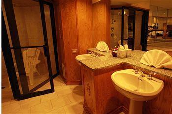Sybaris Pool Suites Mequon Brown Deer Kültér fotó
